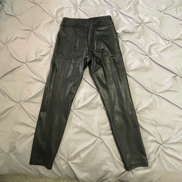Abercrombie & Fitch Womens faux leather pants - Picture 3 of 3